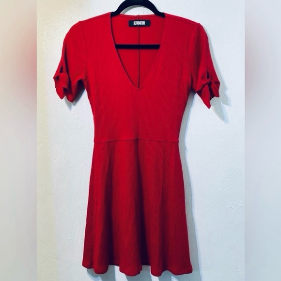 Reformation Sara Cherry red  mini dress.88% tencel 12% spandex.Like new.Size S - Picture 4 of 16